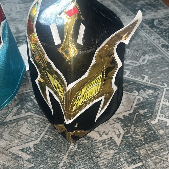 Gold and Black Wrestling Mask Set - Picture 3 of 7